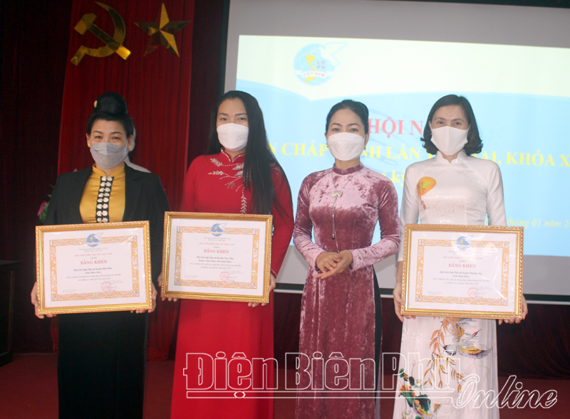 17 tập thể được Trung ương Hội LHPN Việt Nam tặng Bằng khen