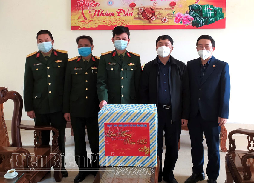 Đồng chí Phạm Khắc Quân thăm, chúc tết một số đơn vị và gia đình chính sách trên địa bàn huyện Tuần Giáo