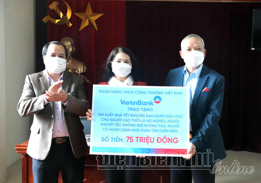 VietinBank Điện Biên trao 150 suất quà tết cho người cao tuổi có hoàn cảnh khó khăn