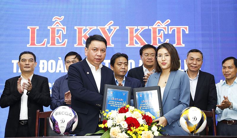 Tài trợ trị giá gần 90 tỷ đồng cho bóng đá Việt Nam
