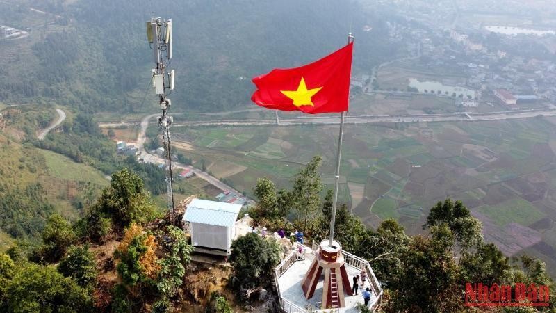 Lễ thượng cờ và khánh thành Cột cờ Tổ quốc ở biên giới Lào Cai