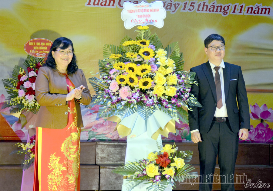 Huyện Tuần Giáo kỷ niệm 40 năm Ngày Nhà giáo Việt Nam 