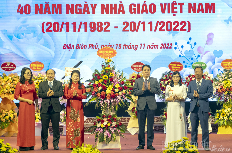 TP. Điện Biên Phủ kỷ niệm 40 năm Ngày Nhà giáo Việt Nam