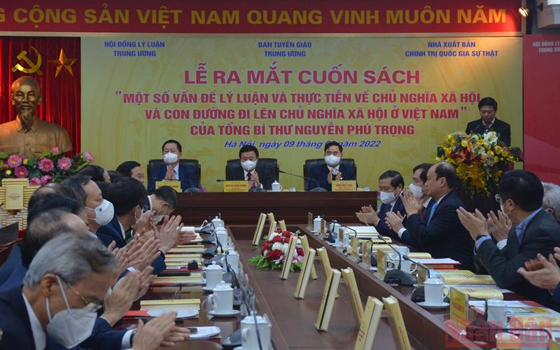 Ra mắt cuốn sách “Một số vấn đề lý luận và thực tiễn về chủ nghĩa xã hội và con đường đi lên chủ nghĩa xã hội ở Việt Nam” của Tổng Bí thư Nguyễn Phú Trọng