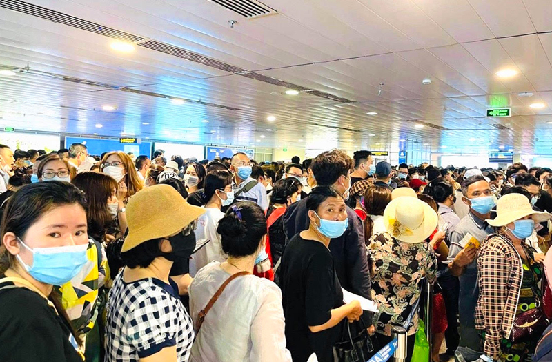 Tăng cường giải pháp giảm ùn tắc tại sân bay Tân Sơn Nhất cao điểm sau Tết