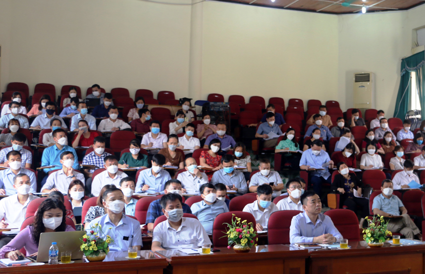Gần 100 cán bộ giáo viên tập huấn nghiệp vụ tổ chức thi tốt nghiệp THPT