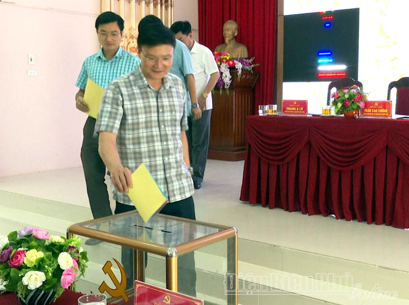 Hội nghị cán bộ chủ chốt huyện Mường Chà