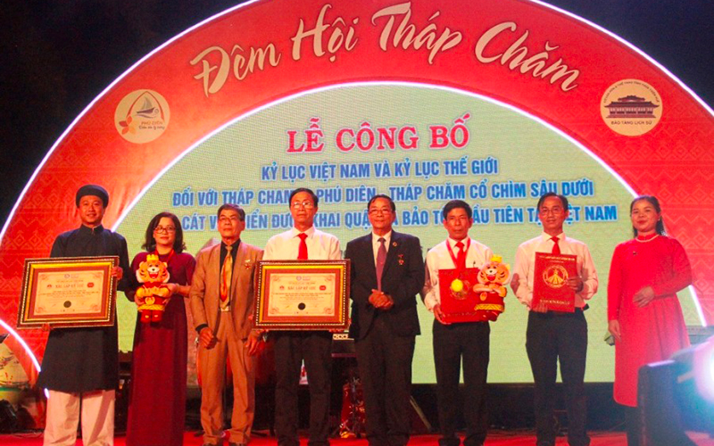 Xác lập kỷ lục Việt Nam và kỷ lục thế giới đối với tháp Champa Phú Diên