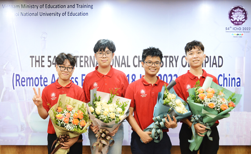Cả 4 thành viên đội tuyển Việt Nam đoạt Huy chương vàng Olympic hóa học quốc tế