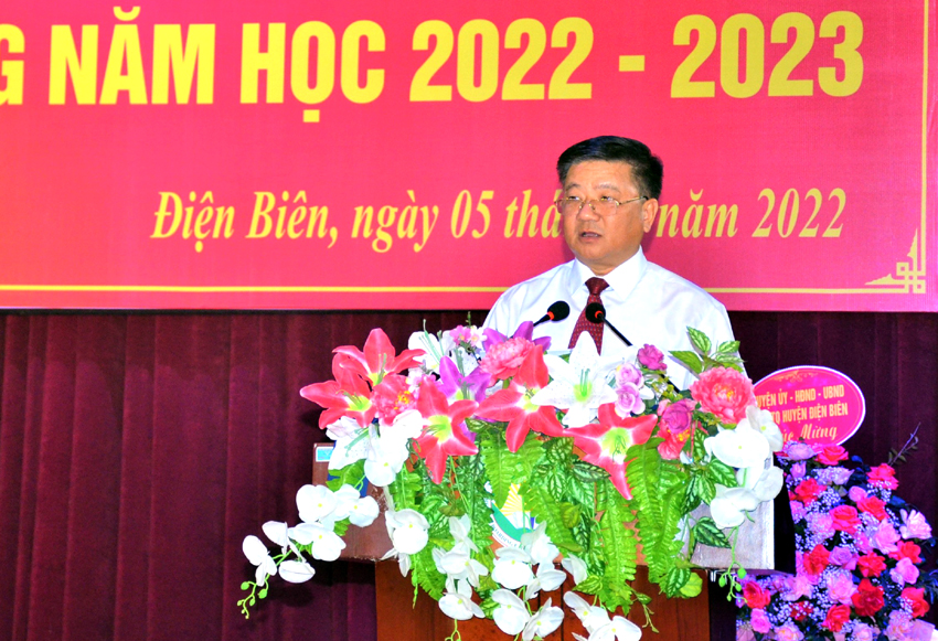 Chủ tịch HĐND tỉnh Lò Văn Phương dự khai giảng tại Trường PTDTNT THPT huyện Điện Biên