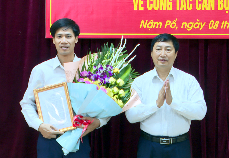 Công bố các quyết định về công tác cán bộ tại huyện Nậm Pồ