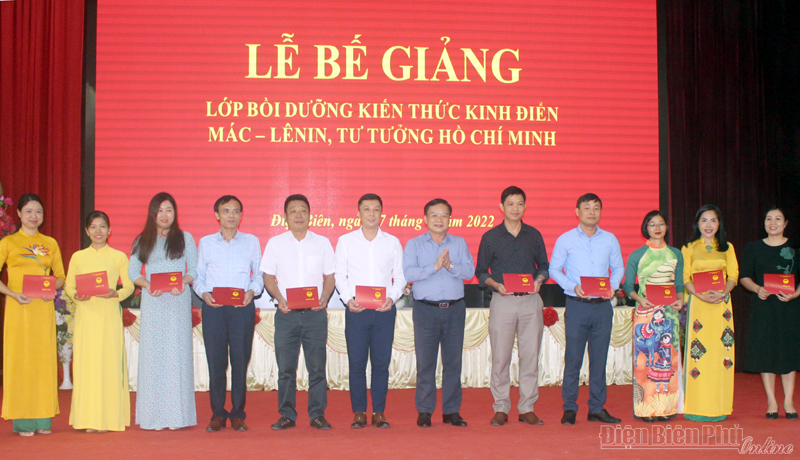 57 học viên được bồi dưỡng kiến thức kinh điển Mác - Lênin, tư tưởng Hồ Chí Minh