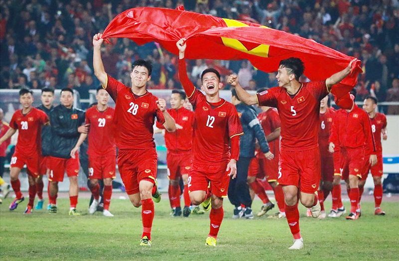 ''Tiếp lửa'' cho bóng đá Việt Nam