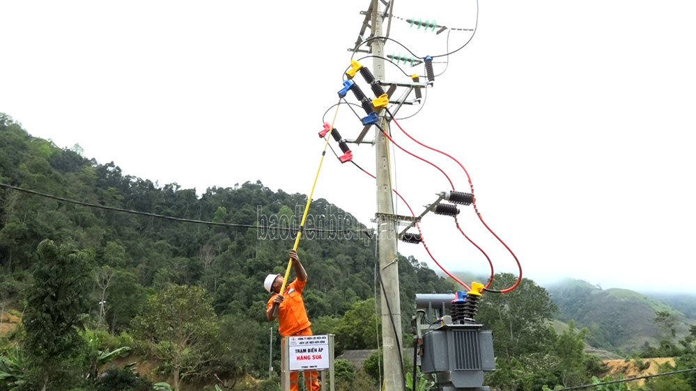 162 hộ dân vùng cao xã Tìa Dình được sử dụng điện lưới quốc gia