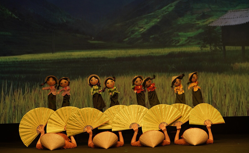 Tiết mục múa rối ''Mơ rồng'' biểu diễn tại Đại hội Sân khấu thế giới