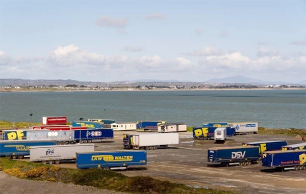 Ireland tìm thấy 14 người di cư trong một container đông lạnh ở cảng Rosslare