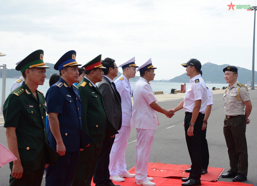 Tàu hải quân Cộng hòa Singapore thăm tỉnh Khánh Hòa