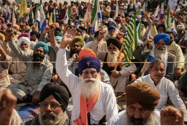 Ấn Độ: Chính phủ đưa ra đề nghị mới cho các cuộc đàm phán, nông dân tạm dừng biểu tình