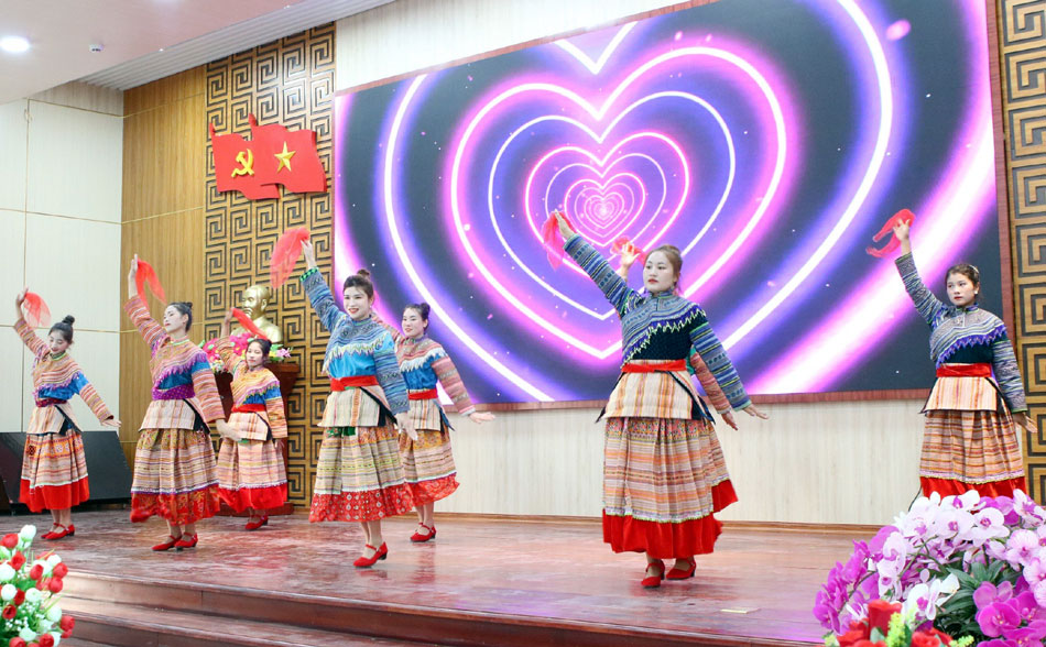 Nậm Pồ tổ chức thi dân vũ lần thứ nhất
