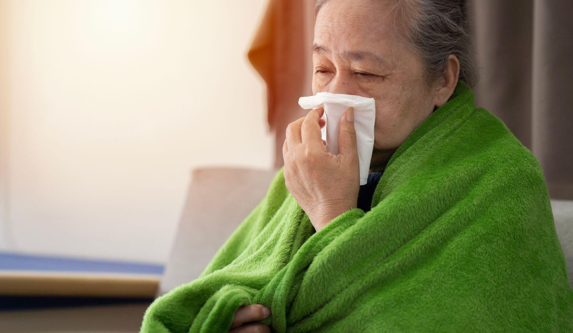 Miền Bắc chuyển mùa, cúm mùa "lộng hành": Người cao tuổi cần đặc biệt cảnh giác