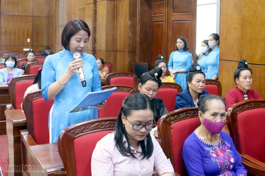 Đồng chí  Lê Thành Đô, Chủ tịch UBND tỉnh đối thoại với phụ nữ tỉnh
