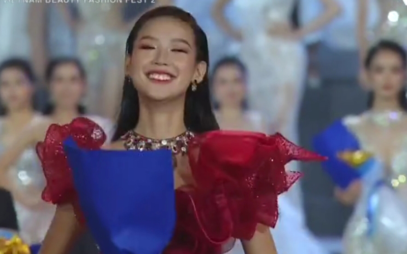 Trao giải Người đẹp thời trang tại cuộc thi Hoa hậu thế giới Việt Nam 2022