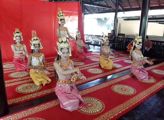 Phát triển du lịch gắn với bảo tồn văn hóa Khmer