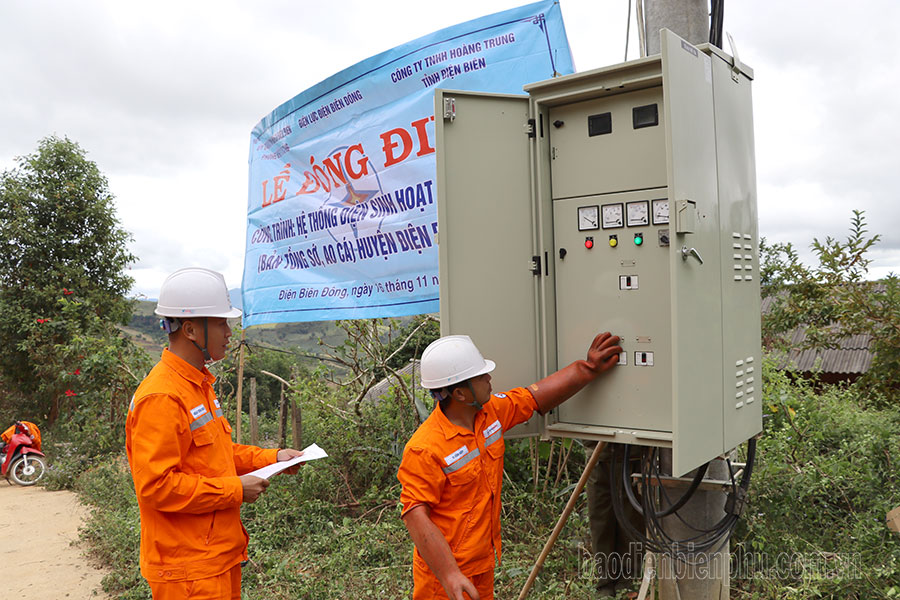 Huyện Điện Biên Đông đóng điện 2 bản vùng cao