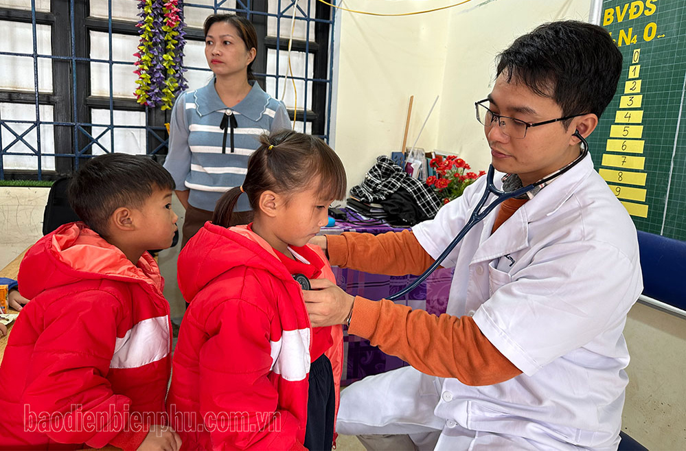 Gần 2.000 trẻ em Điện Biên được khám sàng lọc tim miễn phí