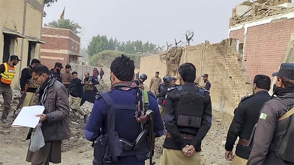 Pakistan: Đánh bom đồn cảnh sát khiến hàng chục sĩ quan thiệt mạng