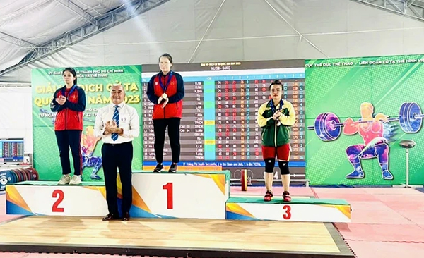 Lực sỹ Quàng Thị Tâm và Phạm Thị Hồng Thanh chiến thắng tuyệt đối ở giải cử tạ vô địch quốc gia
