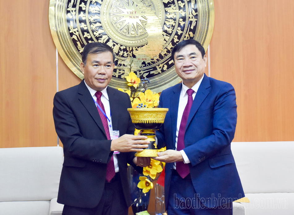 Bí thư Tỉnh ủy Trần Quốc Cường tiếp xã giao đoàn công tác 6 tỉnh Bắc Lào
