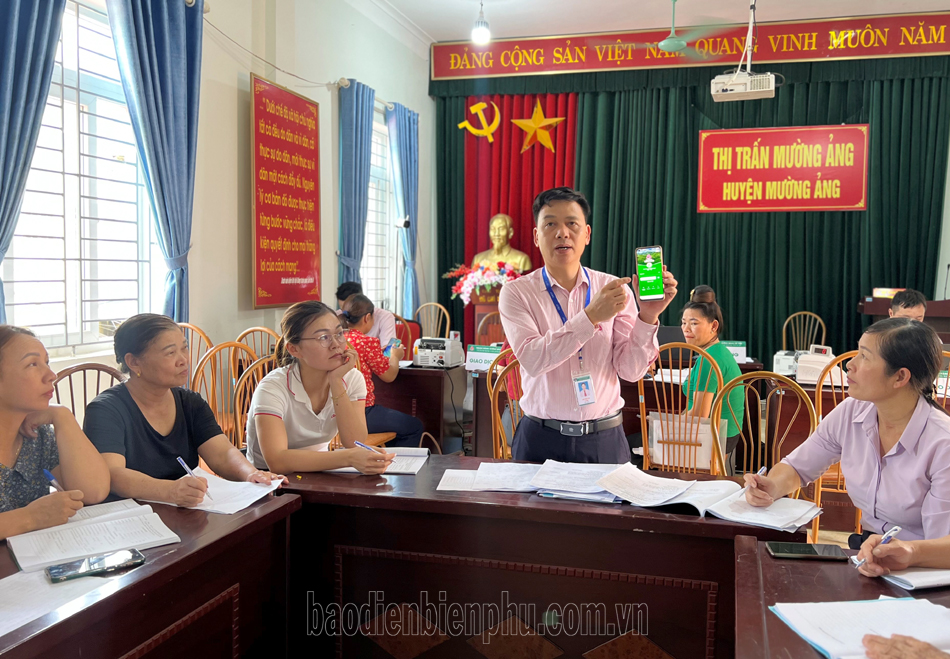 Ngân hàng CSXH huyện Mường Ảng đẩy mạnh ứng dụng số