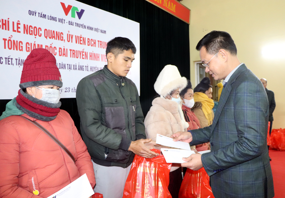 Đài Truyền hình Việt Nam khánh thành công trình phúc lợi và tặng quà hộ nghèo huyện Mường Ảng