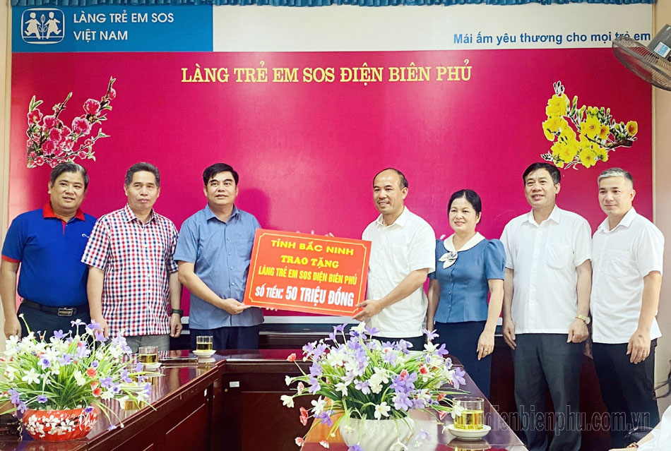 Tỉnh Bắc Ninh bàn giao nhà đại đoàn kết và trao tặng công trình tại Điện Biên