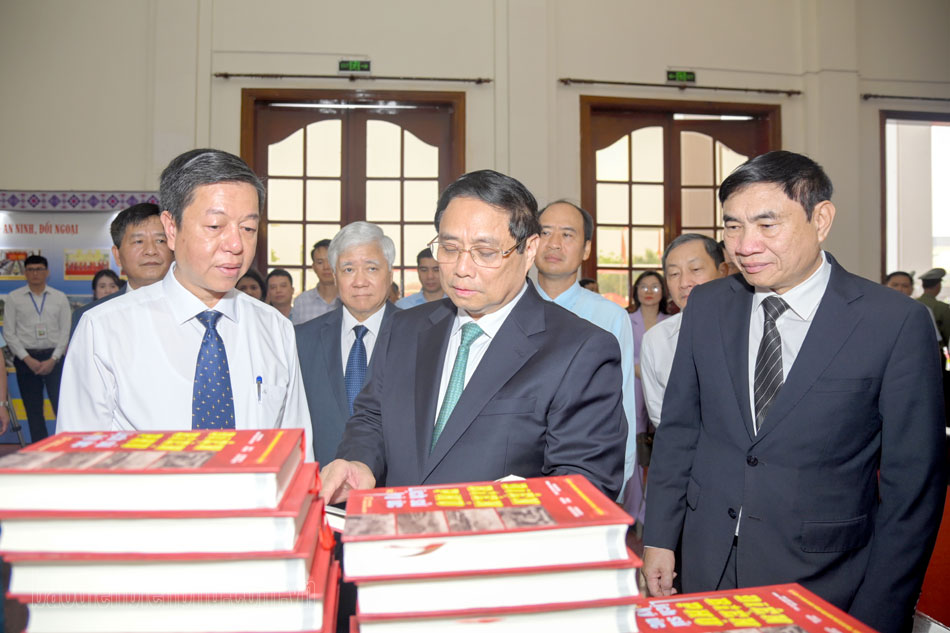 Ra mắt loạt sách kỷ niệm 70 năm Chiến thắng Điện Biên Phủ